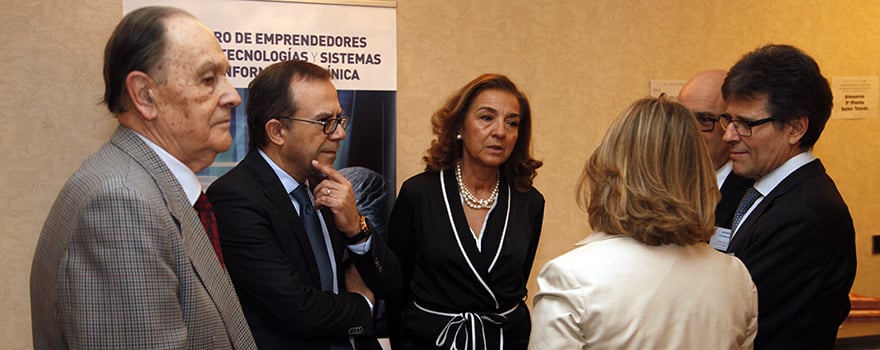 Francisco Ferrándiz, de Terraclon IDF. Le siguen Josep Samitier, Carmen Vela, Margarita Alfonsel, Javier Urzay y Humberto Arnés.