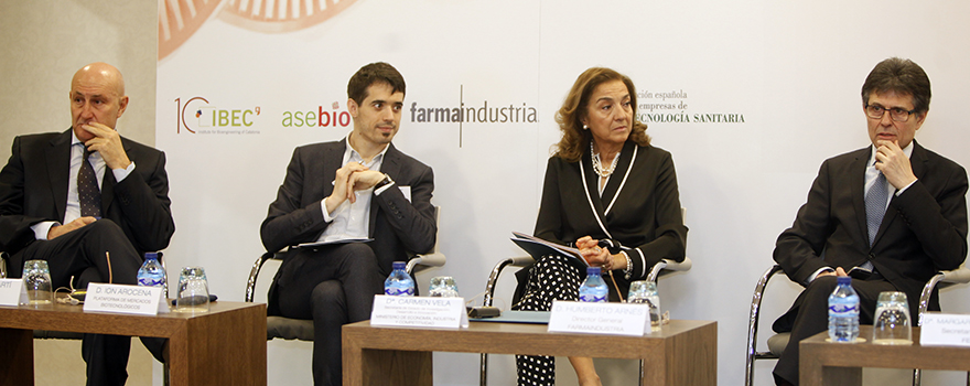 Jordi Martí e Ion Arocena, presidente y director general de Asebio; Carmen Vela, y Humberto Arnés, director general de Farmaindustria.  