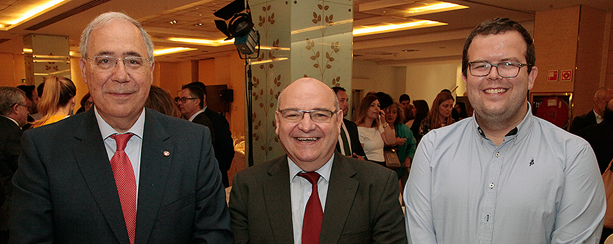 Roberto Fernández, presidente de la Conferencia de Rectores de las Universidades Españolas (CRUE); José Manuel Pingarrón, secretario ejecutivo de CRUE; y Jesús del Alba, presidente de la Coordinadora de Representantes de Estudiantes de Universidades Públicas.