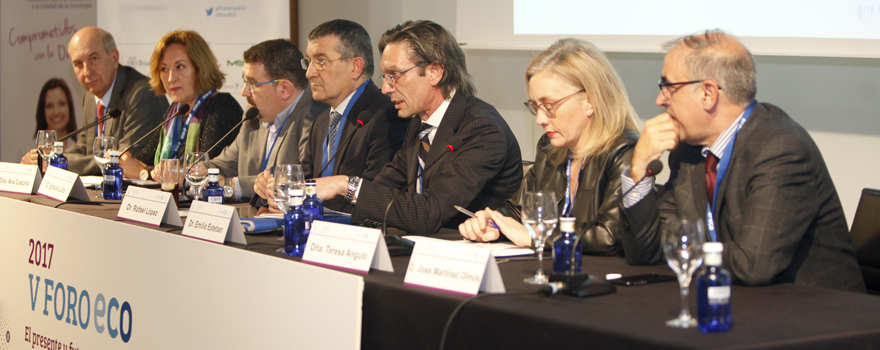 Alfredo Carrato (Hospital Universitario Ramón y Caja de Madrid), Ana Castaño (Podemos), Ignacio Lillo (Ciudadanos), Rafael López, Mariano Esteban, Teresa Angulo (Partido Popular) y José Martínez Olmos (PSOE).