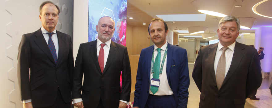 Ignacio Sánchez Caballero y Martín Pérez Segado, director de Relaciones con la Industria y director general de Cofares, junto a Javier López y Enrique Méndez, ambos de Roche. 