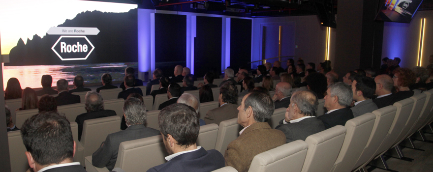 Un instante de la inauguración de la nueva sede de Roche, en Madrid. 