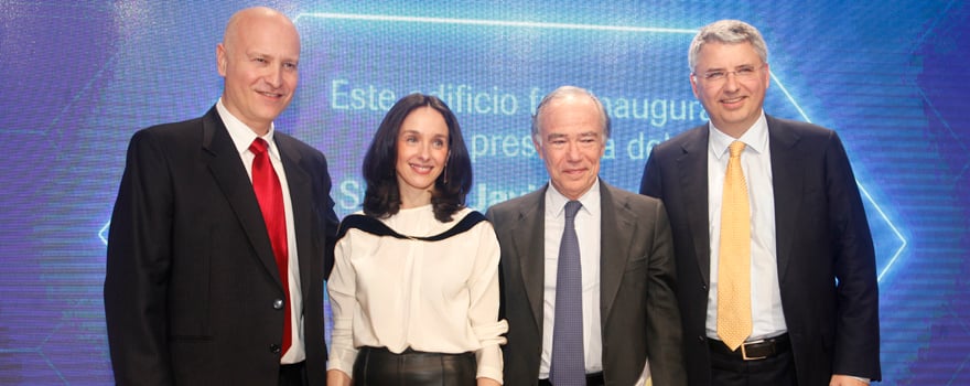 Stefanos Tsamousis; Beatriz Lozano, directora de Comunicación y Pacientes de Roche; Gregorio Marañón, y Severin Schwan.