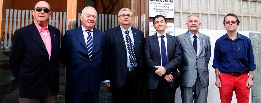 José María González Alvárez, vocal quinto de la Junta de Edad; Florentino Pérez Raya, vicepresidente del Consejo General de Enfermería; Manuel García Sánchez, presidente la Junta de Edad; Diego Ayuso, secretario general del Consejo General de Enfermería; Eduardo Estella Acacio, secretario de la Junta de Edad; Francisco Crespo Ortuño, vocal cuarto de la Junta de Edad. 