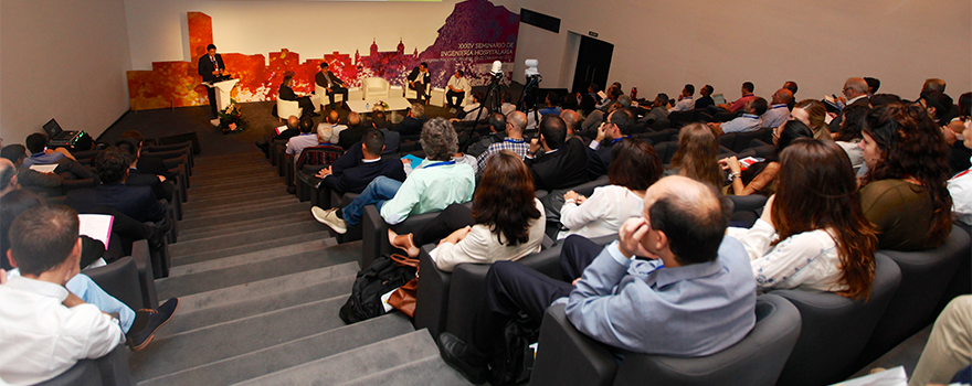 Un momento de la mesa sobre big data, business intelligence y tecnologías BIM, celebrada en el Congreso Nacional de Ingeniería Hospitalaria.