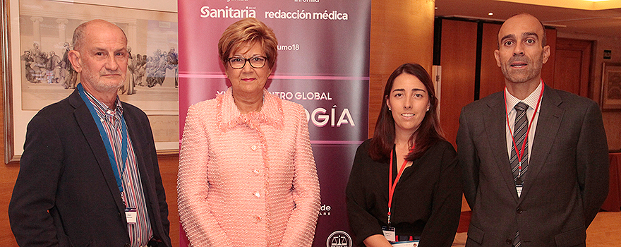 Miguel Barrueco Ferrero, jefe de Servicio de Neumología del Hospital Clínico de Salamanca; Manuela Plaza Nieto; Leire Sopuerta, responsable de Relaciones Institucionales de Sanitaria 2000; y Ricardo López, director general de Sanitaria 2000.