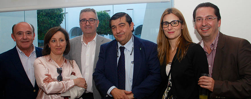 Venancio Pérez García, vocal de Sefac; Irene Manjón; Ignacio Maynar, director médico de AP de Badajoz; Dámaso Villa, gerente del Área de Salud de Badajoz; María Teresa Porcel, directora médica del Infanta Cristina de Badajoz, y Eduardo Jiménez López, coordinador administrativo del Hospital de Badajoz.