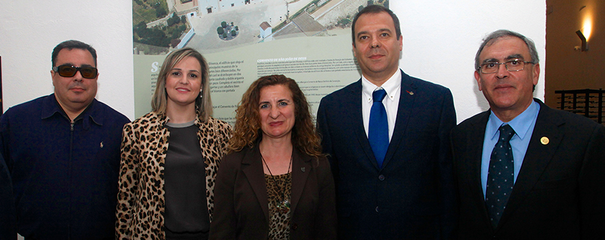 Joaquín Gil, voluntario de la Fundación San Juan de Dios en Extremadura; Mamen Macías, coordinadora asistencial; Marian Terrado, administrativa; Federico Gil, director gerente, y Francisco Javier Valencia, consejero delegado de la Fundación San Juan de Dios en Extremadura.