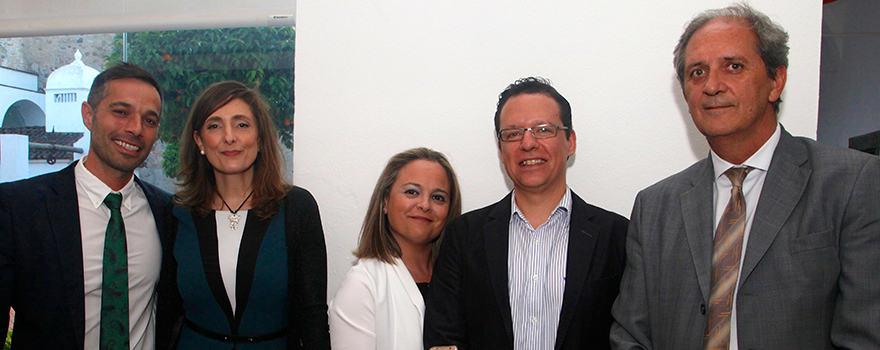 Ángel Alberto Romero, director de Atención Especializada, del Área de Salud de Mérida; Teófila Mateos, directora de Enfermería; Teresa Méndez, supervisora; Antonio Manuel Pérez Fernández, director médico asistencial, y Juan Carlos Escudero, gerente del Área de Mérida.