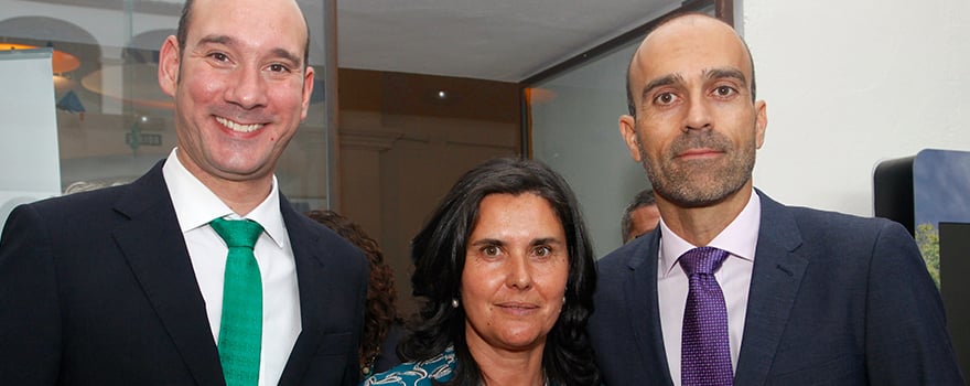 Los diputados del PP en la Asamblea de Extremadura José Ángel Sánchez Juliá y María Felisa Cepeda Bravo, junto con Ricardo López.