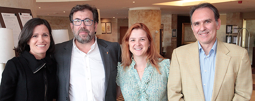 Teresa Ramírez Prieto, jefe de Neumología del Hospital Infanta Sofía; Carlos Javier Egea Santaolalla; Sagrario Mayoralas Alises, directora médico de Praxair; y Juan Luis Rodríguez, neumólogo en el Hospital Clínico San Carlos.