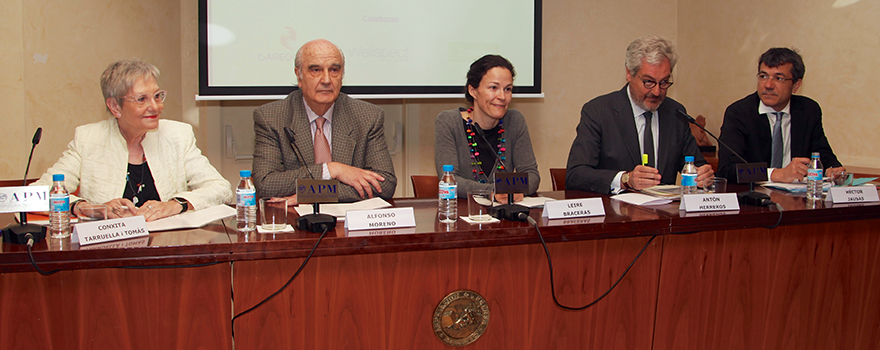 Conxita Tarruella, presidenta de Esclerosis Múltiple España; Alfonso Moreno, presidente de Fuinsa; Leyre Braceras, jefa de Servicio de Farmacia en el Gobierno Vasco; Antón Herreros, director general de Fuinsa, y Héctor Jausás, socio de Jausás Legal. 