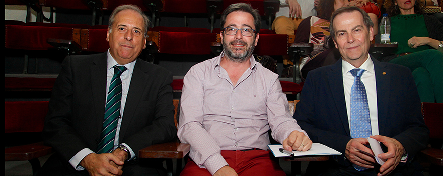 Pedro Ibor, vicepresidente del Colegio Oficial de Médicos de Valencia junto a Juan Manuel Zazo, vocal del Colegio Oficial de Médicos de Alicante y Juan Jurado Moreno, de la Junta Permanente y Tesorero de la SEMG