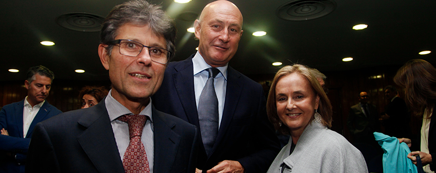 Humberto Arnés; Jordi Martí, presidente de Asebio y Margarita Alfonsel, secretaria general de Fenin.