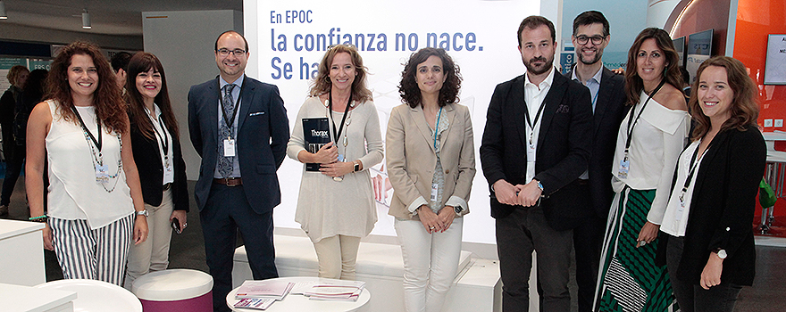 El equipo de Novartis posa ante la cámara en el 51º Congreso de Separ.