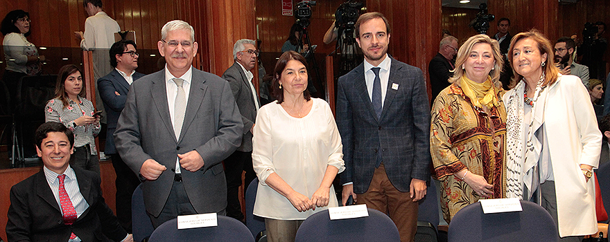 Borja Fanjul, director general de Políticas de Apoyo a la Discapacidad; Francisco de Asís Babín, delegado del Gobierno en el Plan Nacional sobre Drogas; Belén Crespo, directora de la Aemps; Javier Dorado, director general del Injuve; Lucia Terón, directora general de Igualdad, y María José Ordóñez, delegada del Gobierno en Violencia de Genero. 