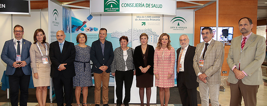 Rafael Micó, secretario general de Semergen; Rosa Sánchez, presidenta del comité científico; Manuel Jiménez, presidente del comité organizador; Pilar Espejo, directora gerente del Complejo Hospitalario Universitario de Granada; Francisca Antón, gerente del Servicio Andaluz de Salud; Sandra García, delegada de la Junta de Andalucía en Granada; Marina Álvarez; Juan Sergio Fernández, presidente del 39 Congreso; José Luis Llisterri y José Polo, vicepresidente primero de Semergen.