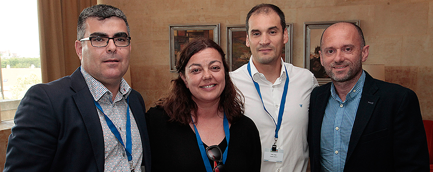 José Ángel Gallardo, director de Instalaciones de Carburos Metálicos; Begoña Pérez, jefa de Sección del Servicio de Mantenimiento del Hospital de Cantoblanco; Diego Prieto, ingeniero del Hospital La Paz; Juan Godoy, jefe de Servicio de Ingeniería del Hospital 12 de Octubre.