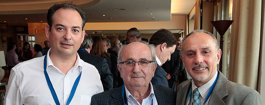 Pedro Fernández, jefe del Servicio Técnico del Hospital de Fuenlabrada; Martín Herrero, vocal de la Asociación Española de Ingeniería Hospitalaria (AEIH) y Agustín Ortega, del SAS. 