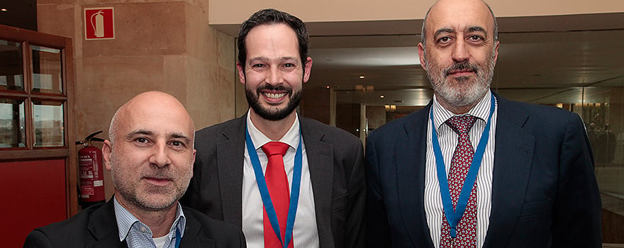 Eduardo Fernández, director de Servicios de GE; Antonio Palomino, de Althea; y Alfonso Quiroga, director de Desarrollo de Mercado de Medtronic. 