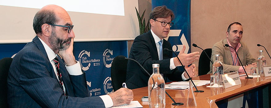  Alberto Papi, profesor y director de Medicina Respiratoria y vicepresidente de la Facultad de Medicina de la Universidad de Ferrara; Giuseppe Chiericatti, director General de Chiesi España; Borja García.Cosio, presidente del Comité Organizador del 51º Congreso de Separ.