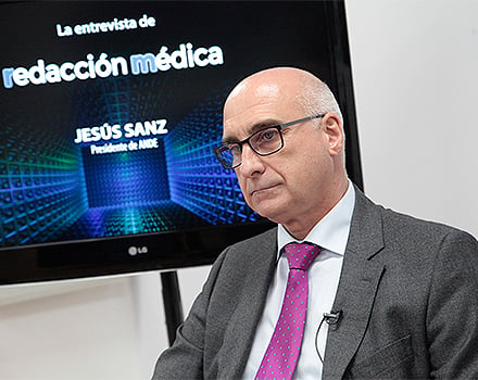 Jesús Sanz, director del Máster Universitario en Gestión y Planificación Sanitaria para directivos de la salud, en un momento de la entrevista.  