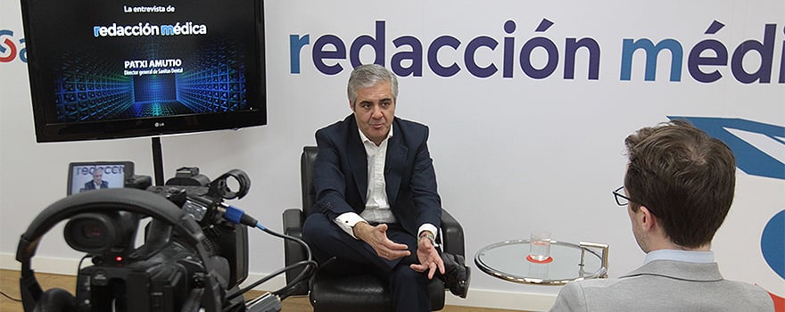 Patxi Amutio durante la entrevista concedida a este periódico en los estudios de Redacción Médica.