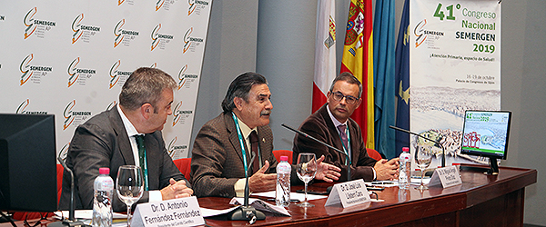 Antonio Fernández, presidente del Comité Científico del Congreso; José Luis Llisterri, presidente de Semergen; y Miguel Ángel Prieto, presidente del Comité Organizador del Congreso.