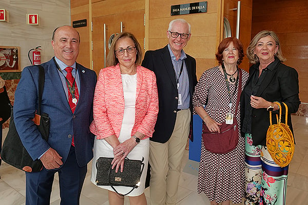 Pedro J. Romero, presidente del 56º Congreso Separ; Susana Moya, directora médica del Hospital Universitario San Cecilio (Granada); Manuel Gallardo, jefe de Servicio de Neumología del San Cecilio; Emilia Navascues, adjunta de Neumología del San Cecilio y María José León, acompañante de Romero.