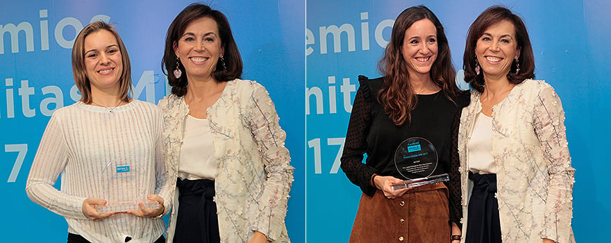 Beatriz Abadía, premio MIR accésits, con Pilar Garrido, presidenta del Consejo Nacional de Especialidades de Ciencias de la Salud. A la derecha, Isabel Echavarría, premio MIR accésits 2017, con Pilar Garrido. 