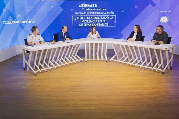 Plató de Redacción Médica donde se ha celebrado el debate: ¿Hemos normalizado la violencia en el Sistema Sanitario?
