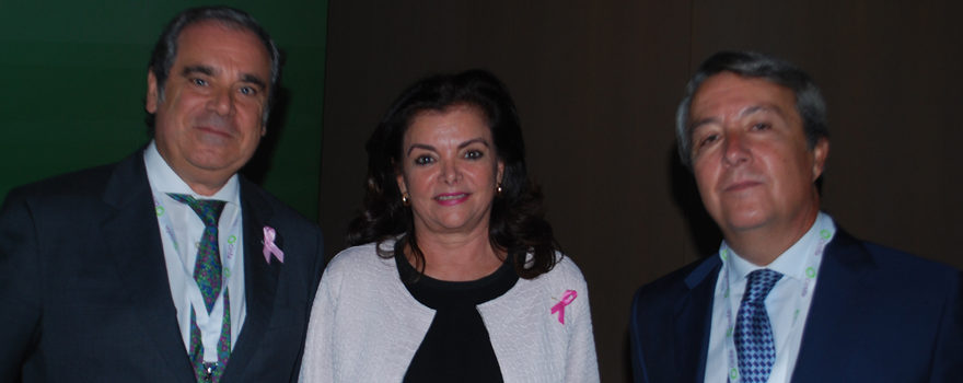 Jesús Aguilar; Carmen Peña, presidenta de la FIP, y Práxedes Cruz, vicepresidente del Consejo General. 