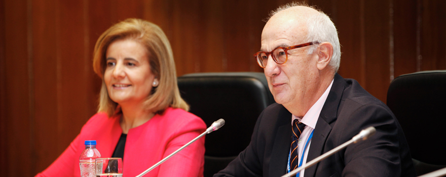 La ministra en funciones junto a Fernando Martí, presidente del Consejo de Seguridad Nuclear