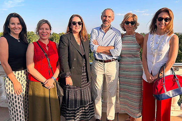 María Ferrer, Mayte Segura, Ofelia De Lorenzo, presidenta de la Asociación Española de Derecho Sanitario (AEDS); Julian Zabala, Marta Villanueva y Rosa Roldán.