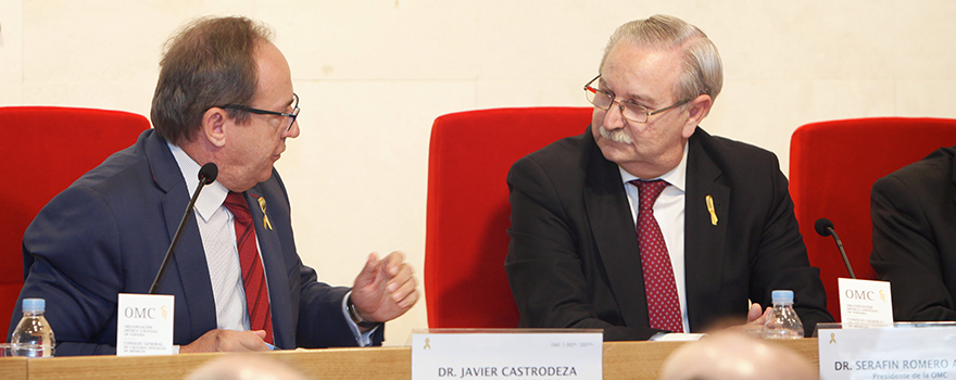 Javier Castrodeza, secretario general de Sanidad, junto a Serafín Romero, presidente de la OMC