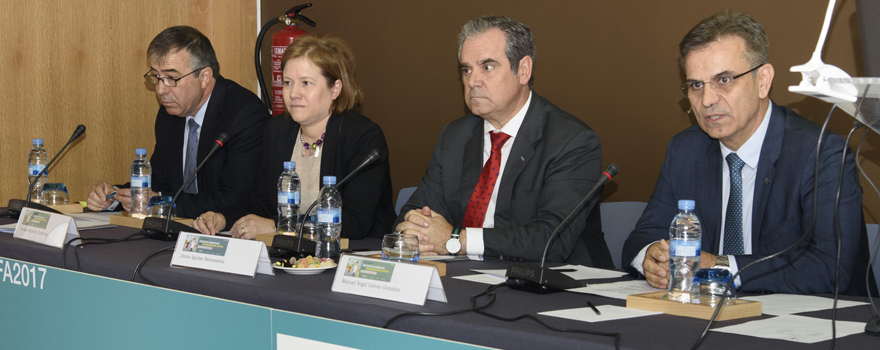 Teodomiro Hidalgo, vocal nacional de Oficina de Farmacia; Carmen Mijimolle, vocal nacional de Ortopedia; Jesús Aguilar, presidente del Consejo General de Farmacéuticos, y Manuel Ángel Galván, vocal nacional de Óptica.