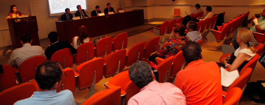 Aspecto de la sala durante la sesión ‘Estudio de casos sobre negligencia sanitaria’ del Hospital La Paz.