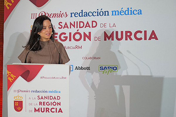 La periodista Clara Hernández condujo la entrega de Premios.