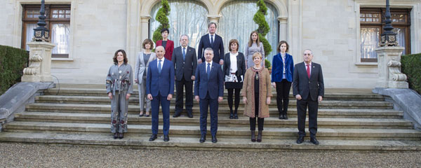 El lehendakari con el resto de consejeros del Gobierno vasc