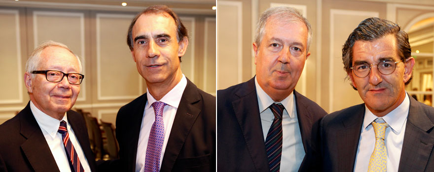 A la derecha, Julio Sánchez Fierro, vicepresidente del Consejo Asesor de Sanidad, con César Antón, exdirector general del Imserso. A la izquierda, Luis Mayero con Juan Abarca Cidón, presidente de HM Hospitales. 