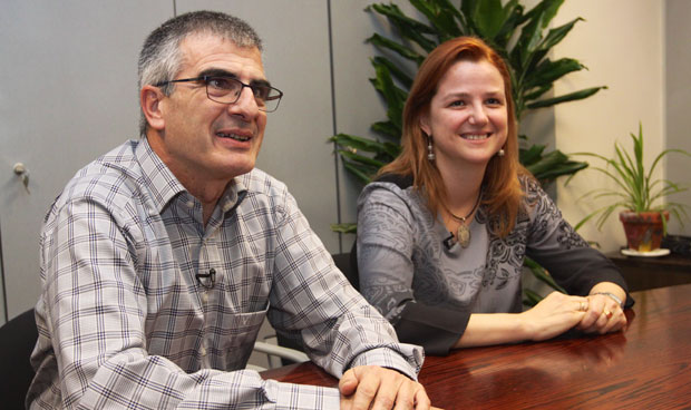 Salvador Díaz Lobato y Sagrario Mayoralas durante la entrevista. 