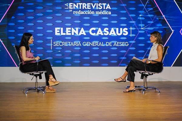 Clara Hernández, jefa de Sección de Empresas de Redacción Médica, ha sido la encargada de entrevistar a Elena Casasus en el Plató de Redacción Médica.