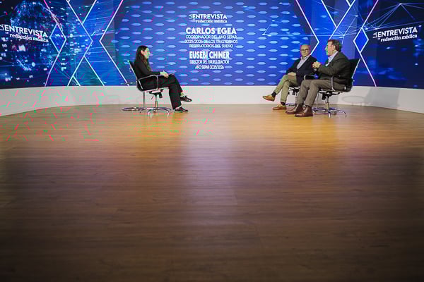 Aspecto del plató durante la entrevista en Redacción Médica.