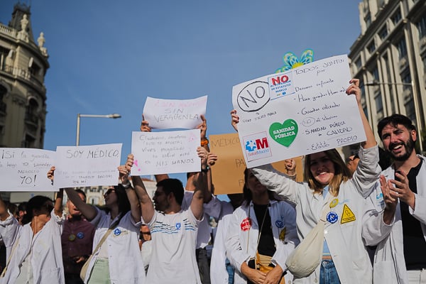 Médicos manifestándose por un Estatuto Propio