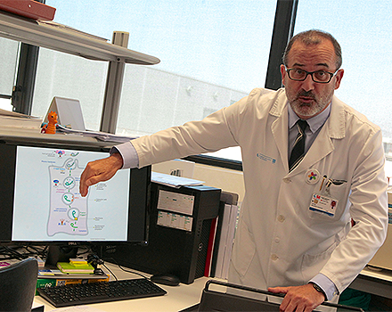 Delgado explica a los medios cómo se descubrió el anticuerpo contra el ébola