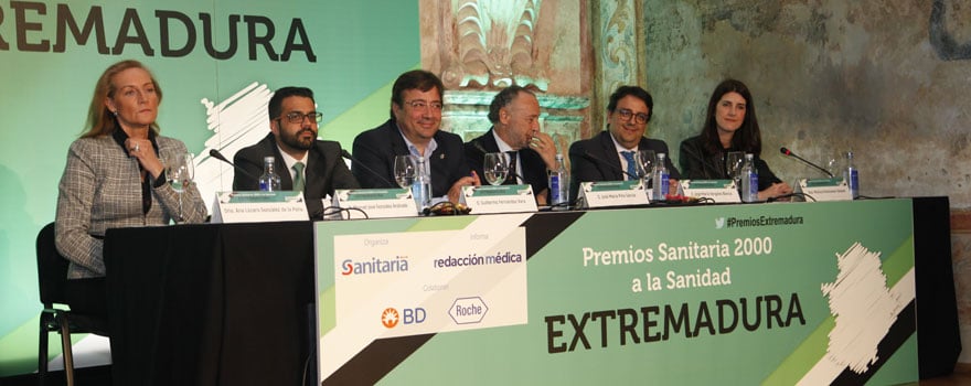 Mesa presidencial, con Ána Lázaro, Manuel José González Andrade, Guillermo Fernández Vara, José María Pino, José María Vergeles y Mónica Palomanes.