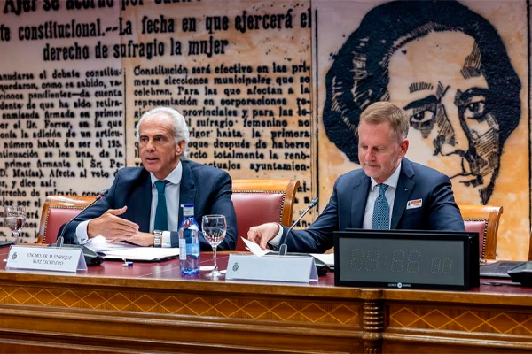 Enrique Ruiz Escudero, portavoz del PP en el Senado; y Dionisio Martínez de Velasco.