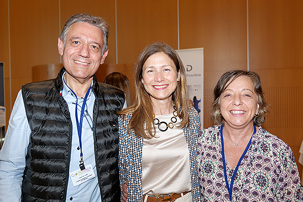 Carlos Crespo, jefe del Servicio de Farmacia del Complejo Universitario de Pontevedra; María Jesús Lamas; y Amaya Goldaracena, coordinadora general de la Aemps.