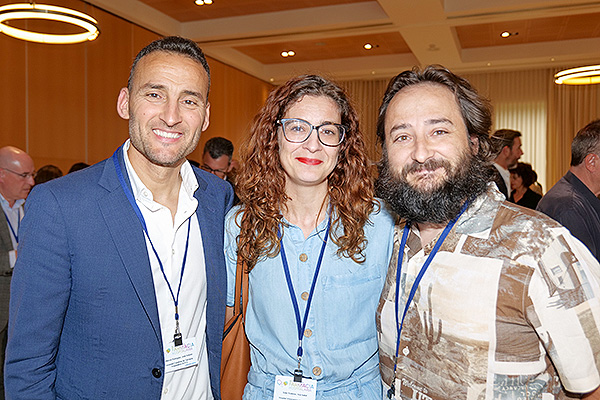 José Antonio Marcos, farmecéutico de hospital Virgen Macarena y tesorero de la SEFH; Ana Soler, jefa del Servicio de Farmacia de Hospiten Sur; y Víctor González, farmacéutico del Hospital de la Candelaria.