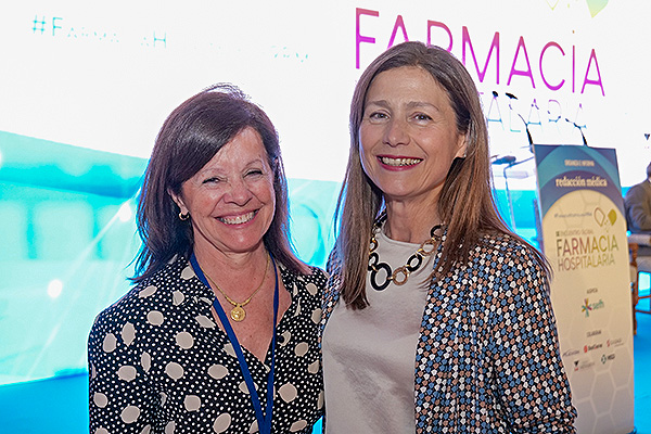 Olga Delgado Sánchez y María Jesús Lamas Díaz, directora de la Agencia Española del Medicamento y Productos Sanitarios (Aemps).